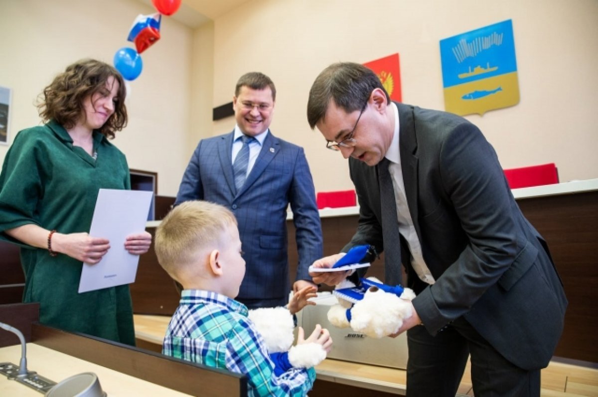    42 молодые семьи получили сертификаты на жильё в Мурманске