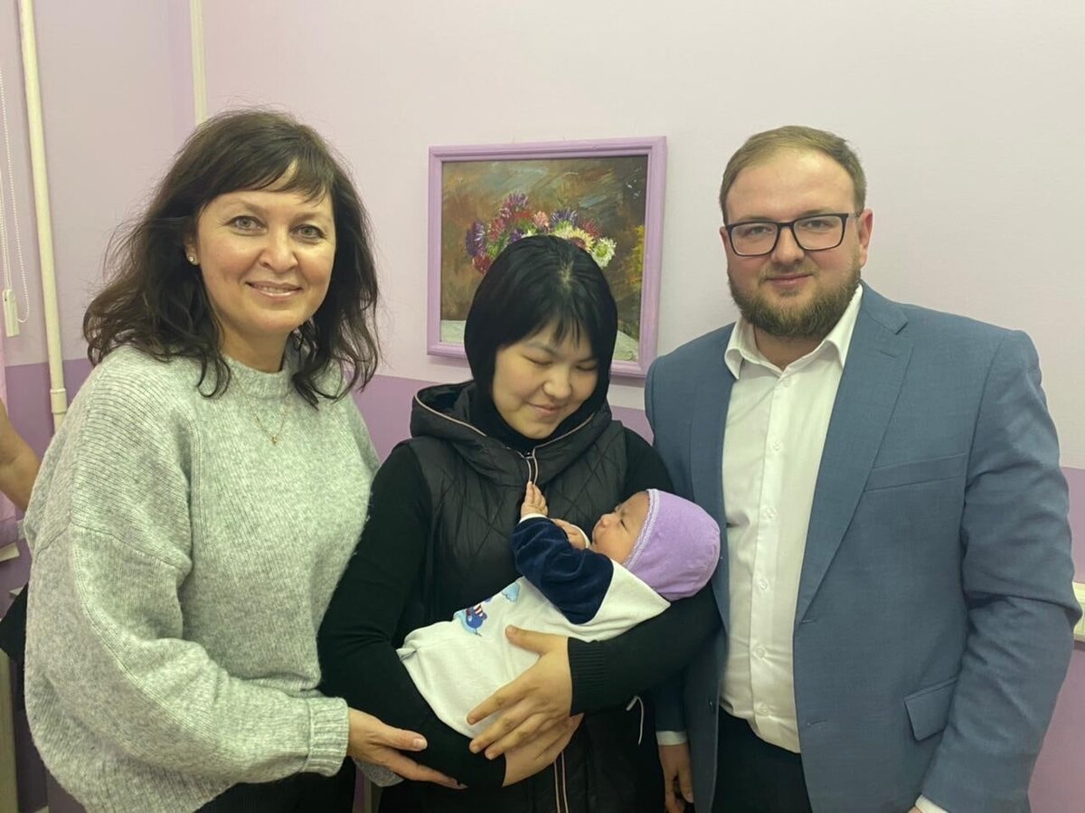    В Оренбургской области молодой маме из Узбекистана помогли восстановить утерянные документы