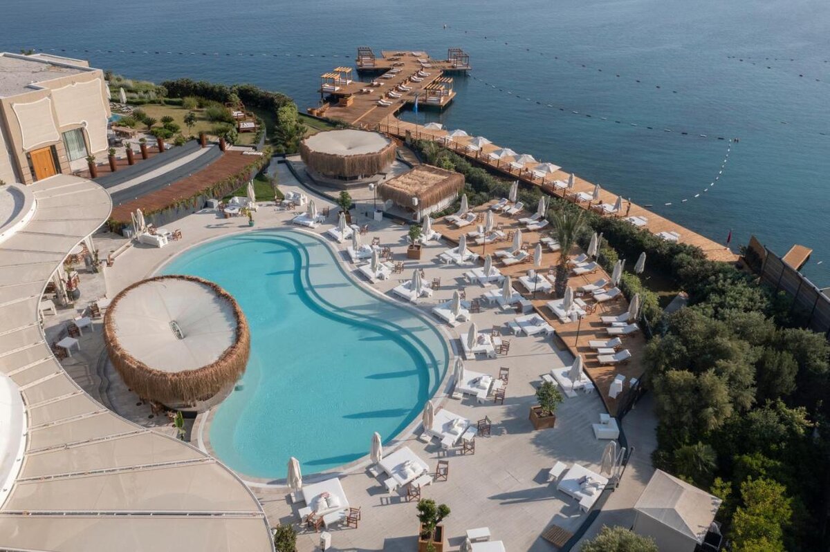 Susona bodrum lxr hotels resorts. Отели Бодрума. Отель в Бодруме с колесом обозрения. 10 Лучших отелей Бодрума. Самый хороший отель в Бодруме.