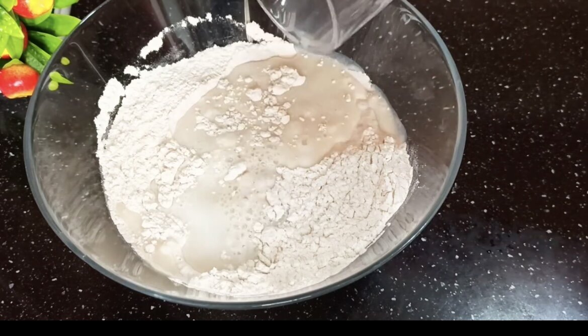  Всем Ассаламу алейкум!!! Сегодня я дам вам рецепт вкусных традиционно-современных лепешек. Так как начинка и способ приготовления более современные, а основа (тесто) похож на традиционные щелпеки.-2