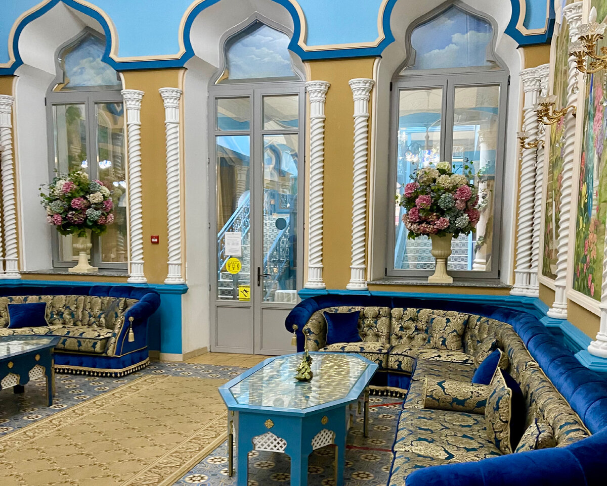 Фойе санатория, плитка сохранилась с 1903 года 