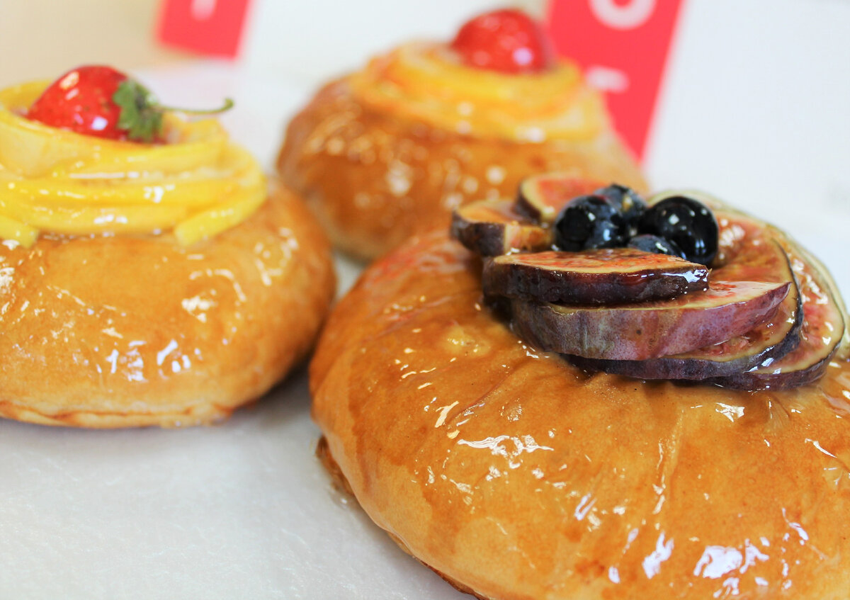 Выпечка задекорированая гелем горячего нанесения