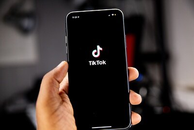    Смартфон с приложением тикток (tik tok) ©Solen Feyissa Unsplash.com