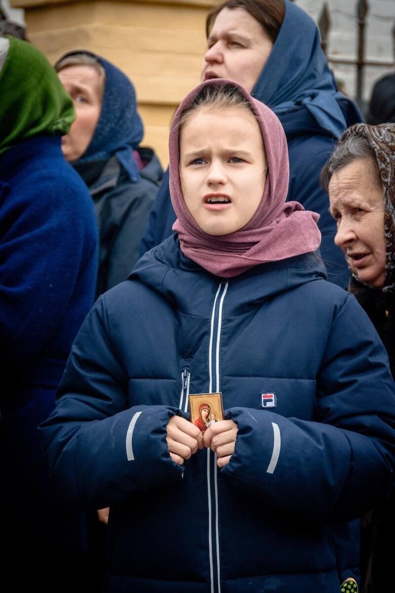 а нам бы день простоять да ночь продержаться