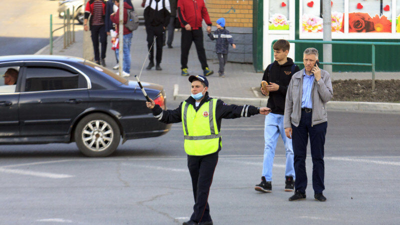     Первые большие пробки в Барнауле после закрытия моста на Новом рынке. Май 2022 года. Анна Зайкова.