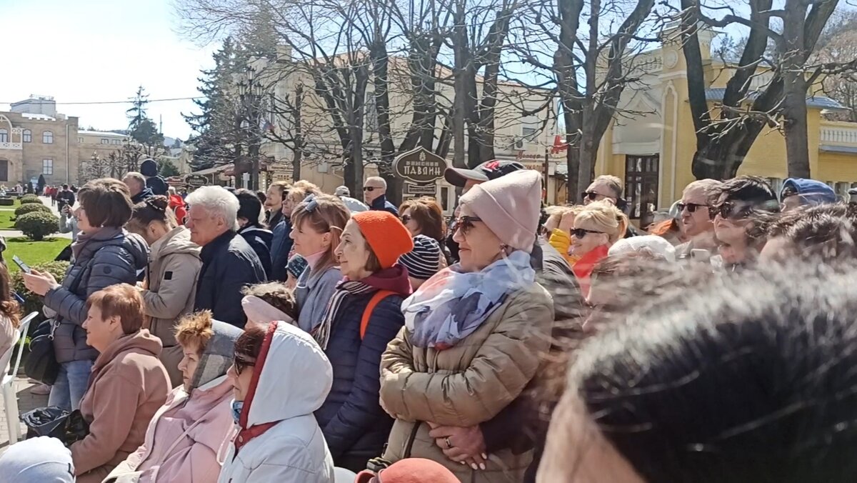 Фото автора. Публики было немало, и слушали с интересом.