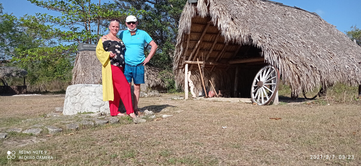 Сначала в кубинскую экодеревню, там вас угостят вкусным свежевыжатым соком из гуавы. Потом переезд с острова Кайо-Коко в Кайо-Гельерма в дельфинарий. Здесь вас ждет приветственный напиток с ромом или без- решать вам и небольшое представление  дельфинов.