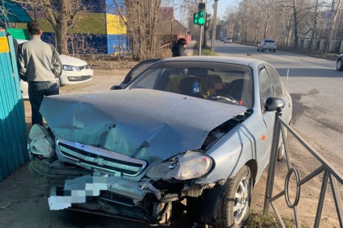    Автоледи в Башкирии проехала на красный свет и спровоцировала аварию