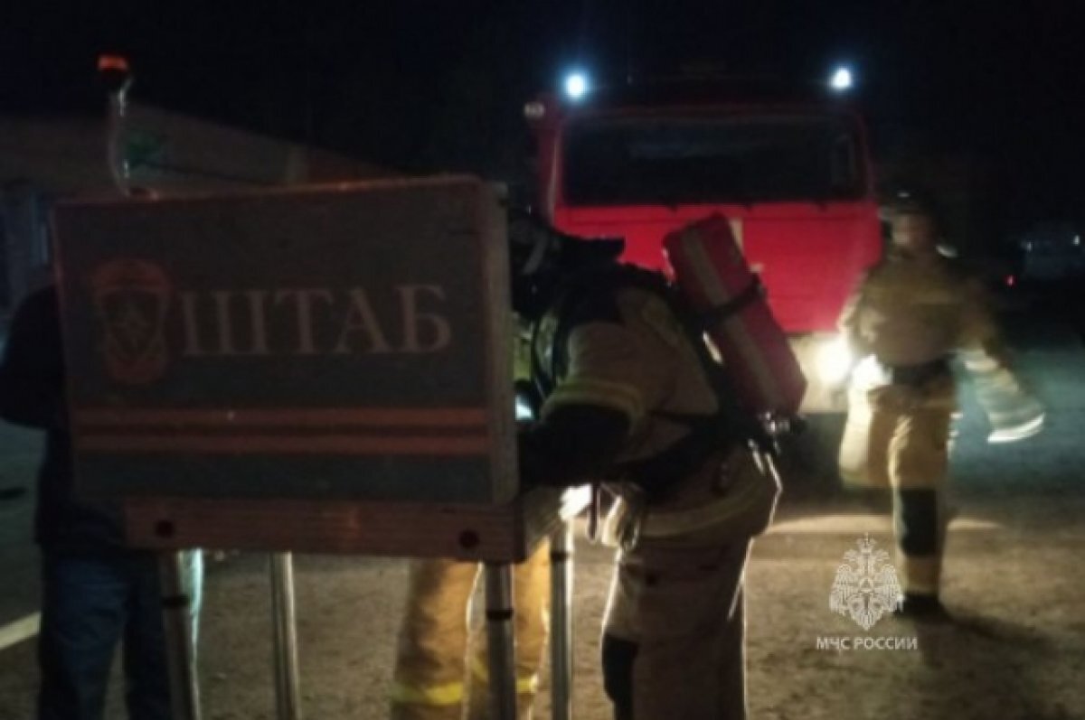    В Бузулуке продолжается тушение пожара на складах зерна