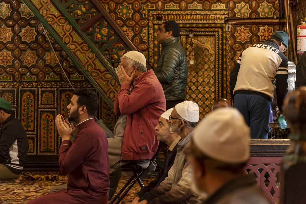     Наряжаются и раздают милостыню: как мусульмане празднуют Ураза-Байрам и когда Рамадан в 2023 году