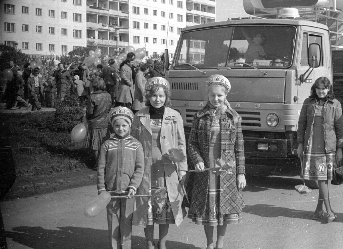 Первомайская демонстрация 1983 года (фоторепортаж). | Музей КАМАЗа | Дзен