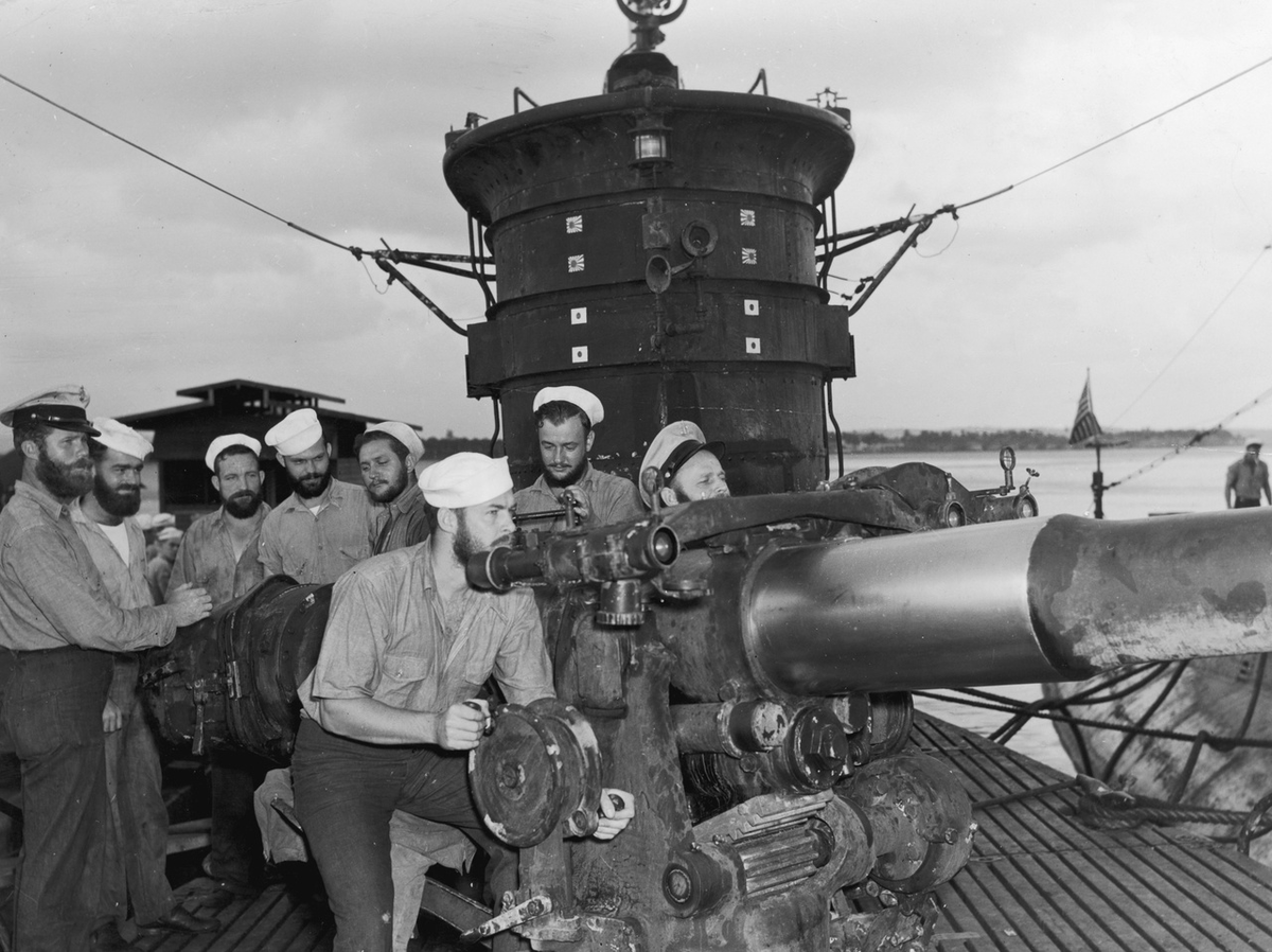 Орудийный расчёт американской подводной лодки «Трешер». фото: vk.com