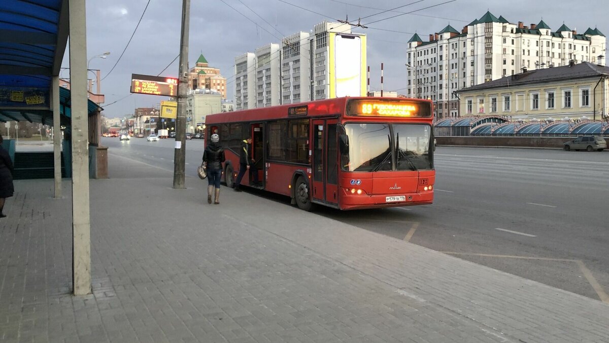     Заместитель руководителя исполкома Казани по вопросам транспорта Ильдар Шакиров сообщил, сколько должен стоить проезд в автобусах города, чтобы покрывать затраты на их эксплуатацию.