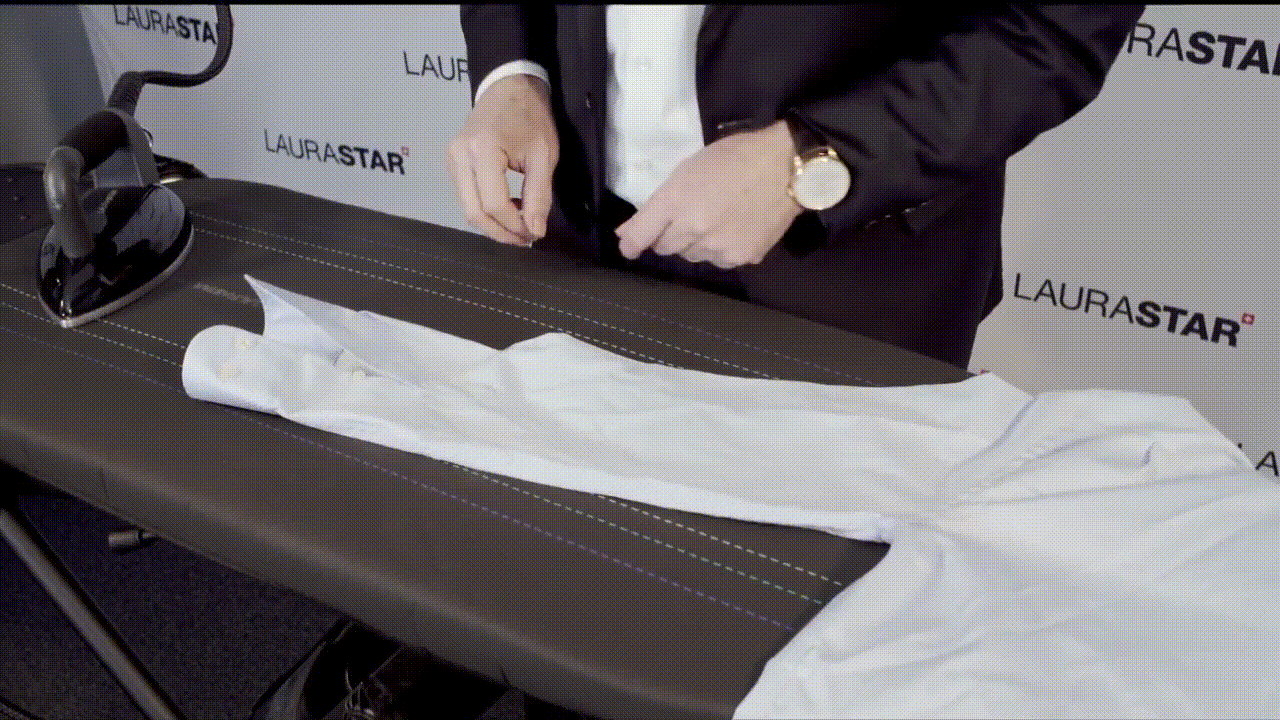 Поток пара LAURASTAR мощностью 3,5 бара позволяет быстро и эффективно разглаживать ткани