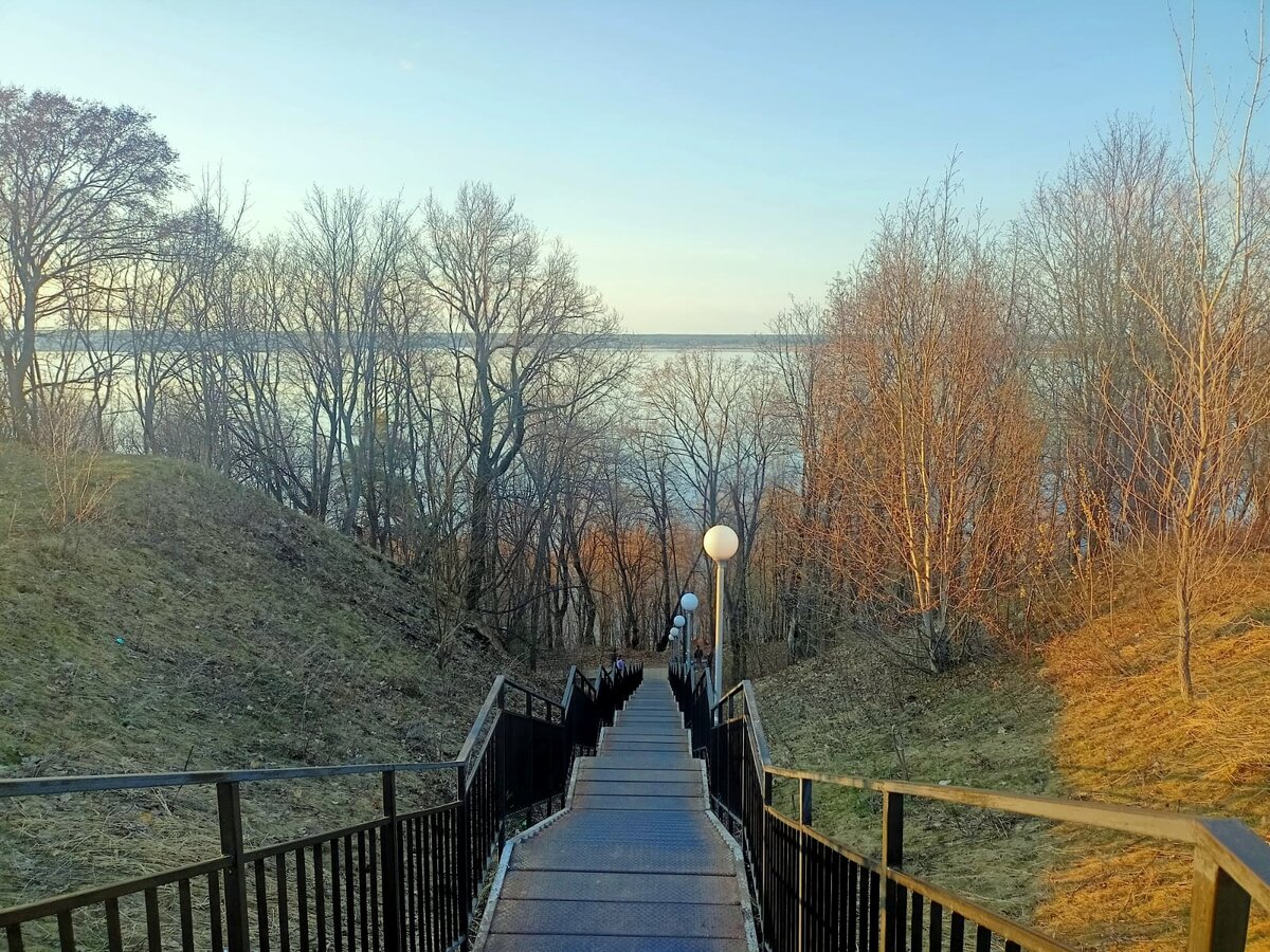 лестница ведущая к Волге, в городе Чебоксары.