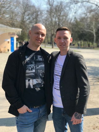 Экстремист Алексей Манчинский справа..