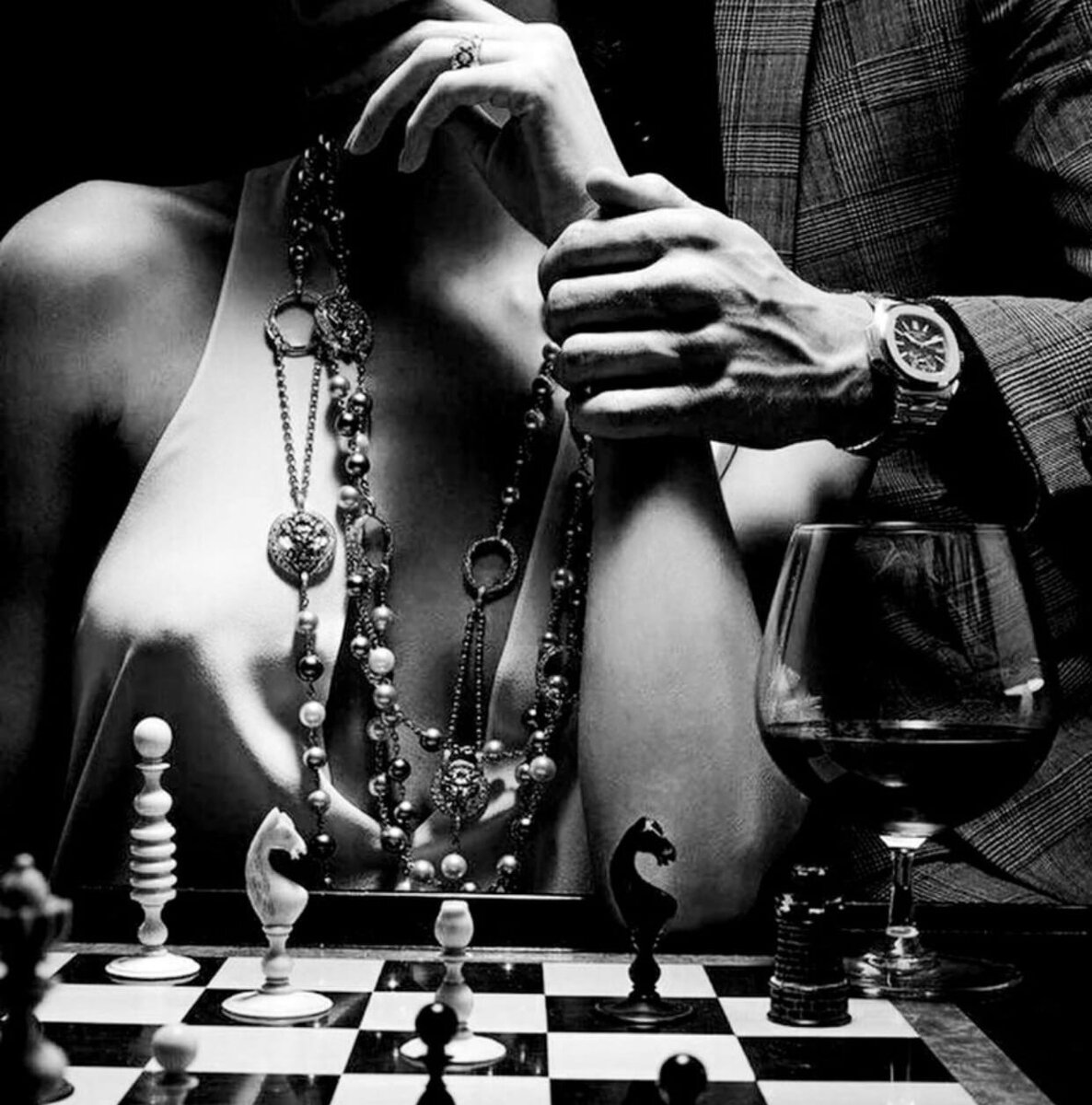 Жизнь игра как понять. Цитаты про игры. Карты с фразами. Люди на шахматной доске. Жизнь игра цитаты.