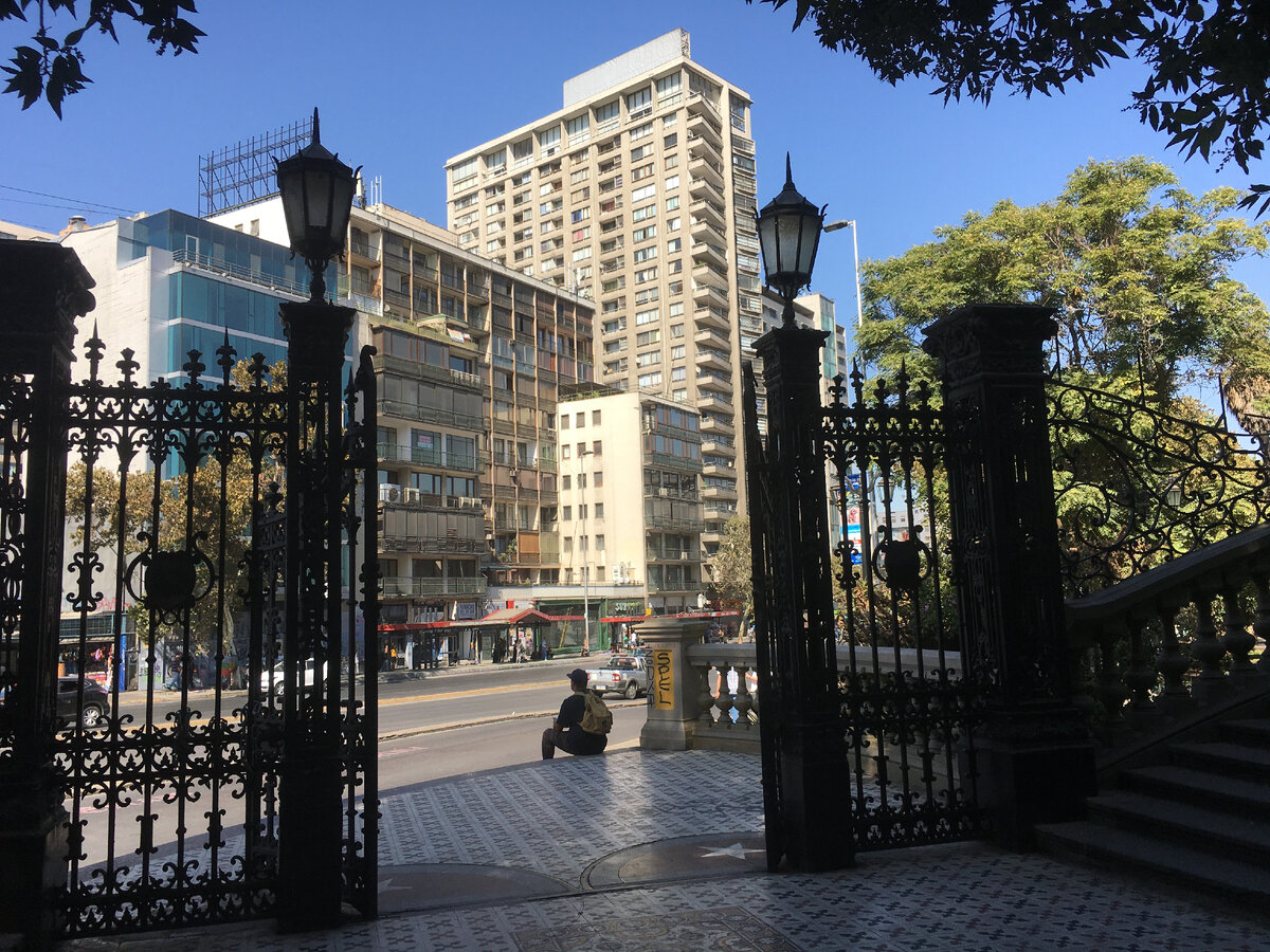 Южный вход со стороны проспекта Аламеда. Фото автора