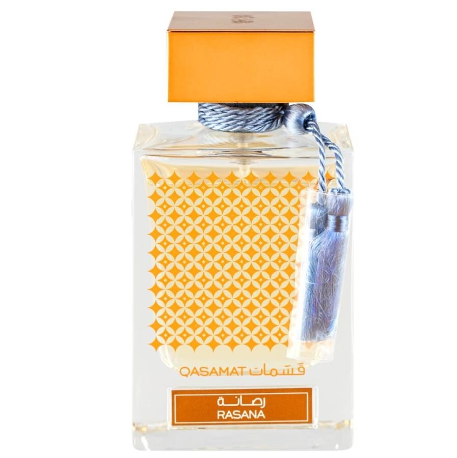 Чашка горячего кофе. Осень уют. Зимнее уютное путешествие. Теплый запах. Кофейный коллаж.