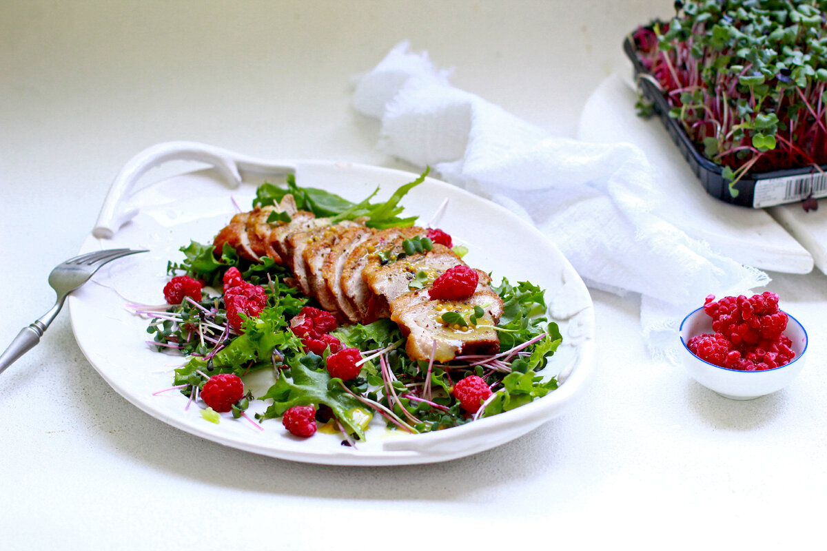 Салат с малиной и утиным филе от Елены Некрасовой. https://t.me/urbanistka_vl