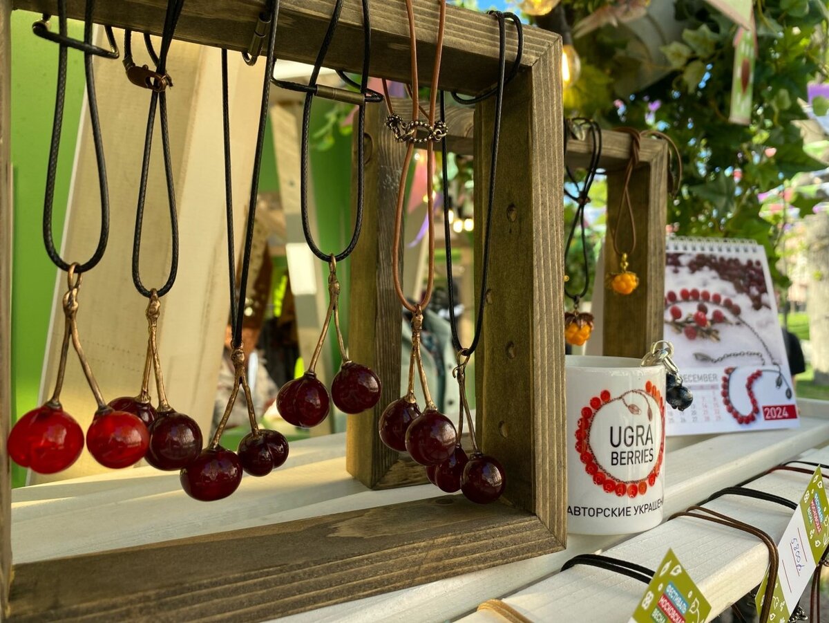    Дизайнер из Нижневартовска продает свои украшения на Московской неделе моды