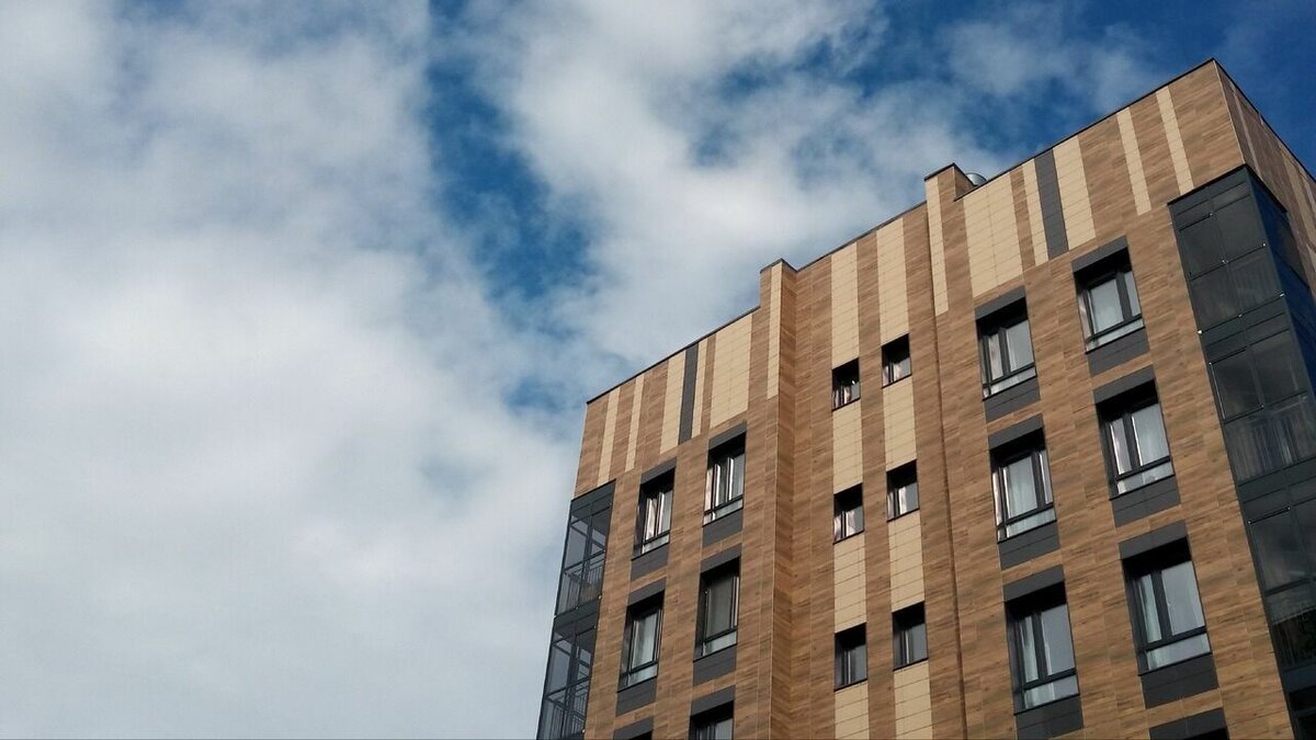     В Казани квартиры в новостройках стали продавать значительно медленнее. Соответствующий вывод сделали аналитики сервиса «Авито Недвижимость».