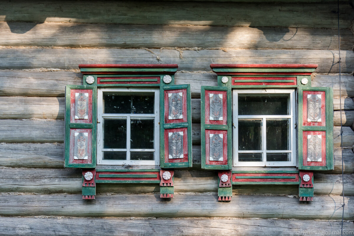 Ставни в деревянном доме