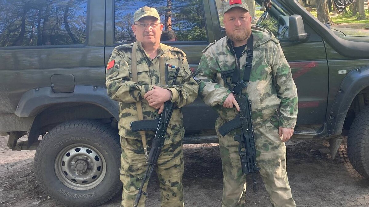    Альфред Валиев и Василий Новиков (партия «Коммунисты России») на полигоне