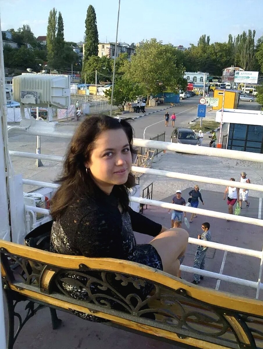 Нашла фото, немного приближённое по дате к описываемым здесь событиям. 2012 год. Севастополь. Паром на Северной стороне