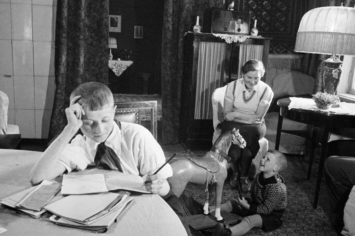      Будни советской семьи.