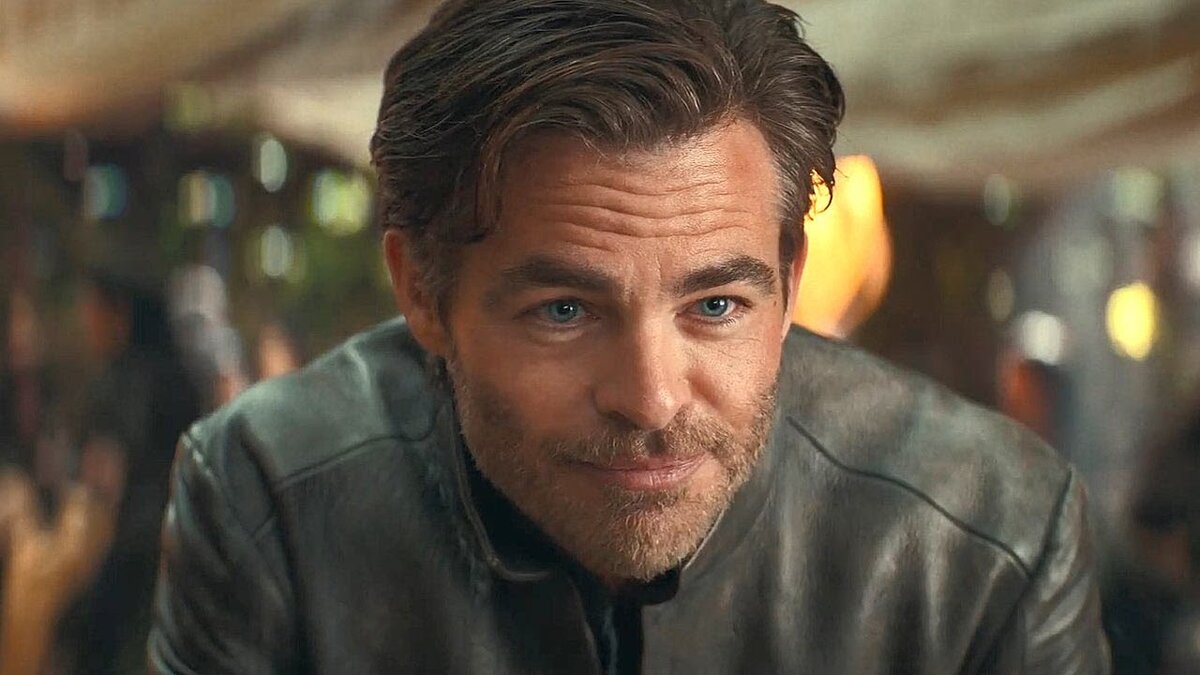 Крис Пайн в образе барда Эдгина Дарвиса.