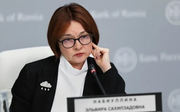 Представляю, что Эльвира Сахипзадовна именно с таким лицом смотрит на тех, кто готов отдать свои деньги в «рублерост» под доходность 500%