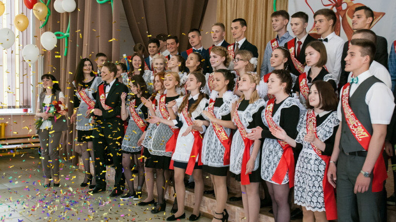     "Последний звонок" в гимназии № 45. Барнаул, 25 мая 2017 года. Олег Богданов