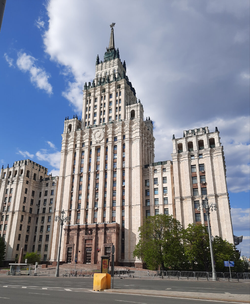 Сталинская высотка на Красных воротах