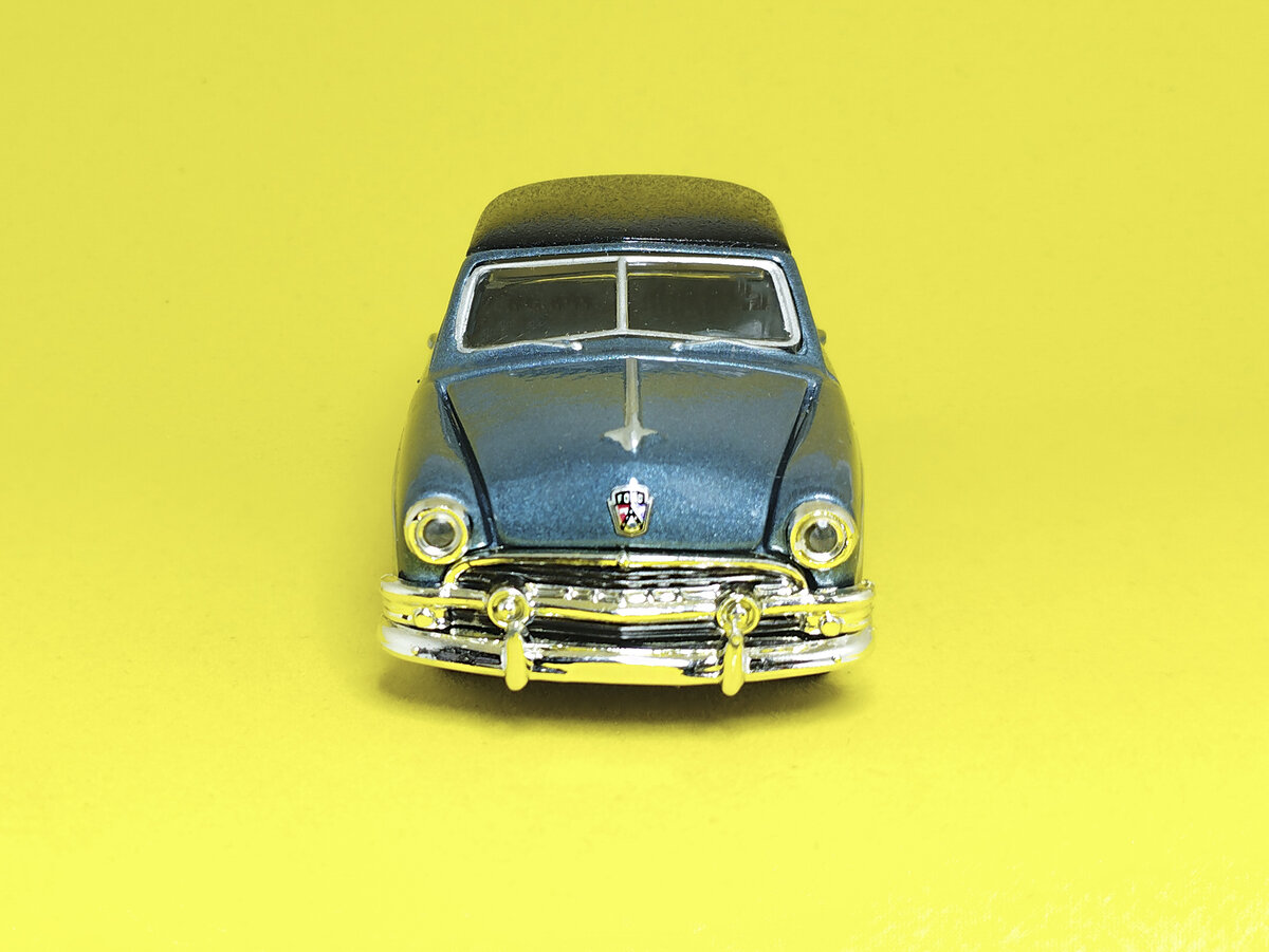 Рис. 2. Модель автомобиля Ford Crestliner 1951 (вид спереди)