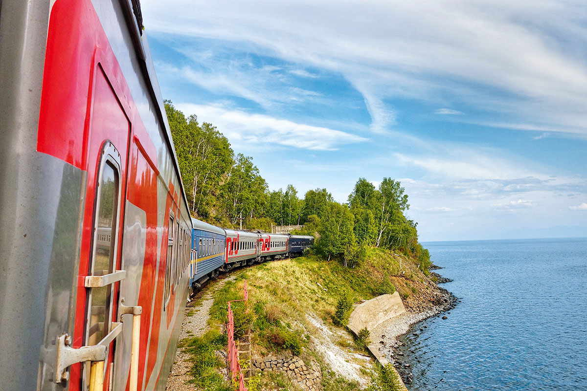 Ржд что это. Trans Siberian Express железная дорога. Круизный поезд Байкал. Транссибирская магистраль интерьер поезда. Путешествие на поезде по России
