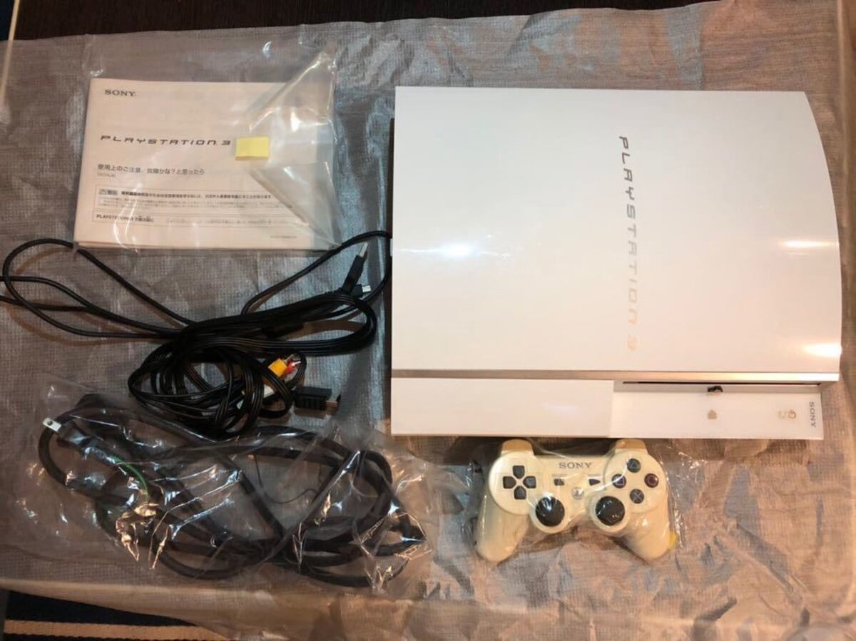 Sony PlayStation 3 Gran Turismo 5 Prologue White Bundle. Фото взято с сайта Сonsolevariations.com