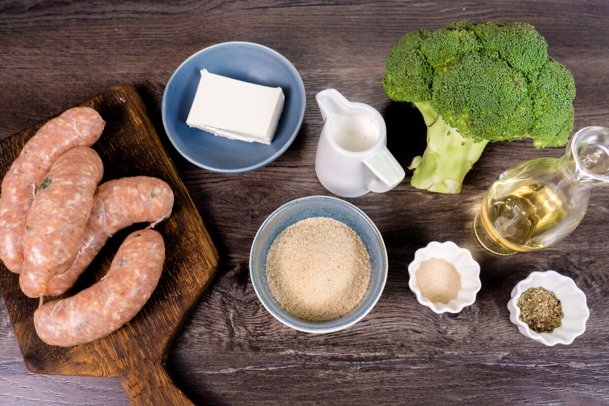 Домашняя сыровяленая колбаса. Полуфабрикаты сосиски. Ингредиенты для колбасы. Ингредиенты для колбасы. Домашние колбаски магазин.