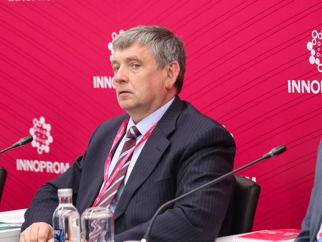 Зарплата проректора. Зарплата ректора. Виктор кокшаров ректор урфу жена. Зарплата доцента в мгу. Зп ректора.