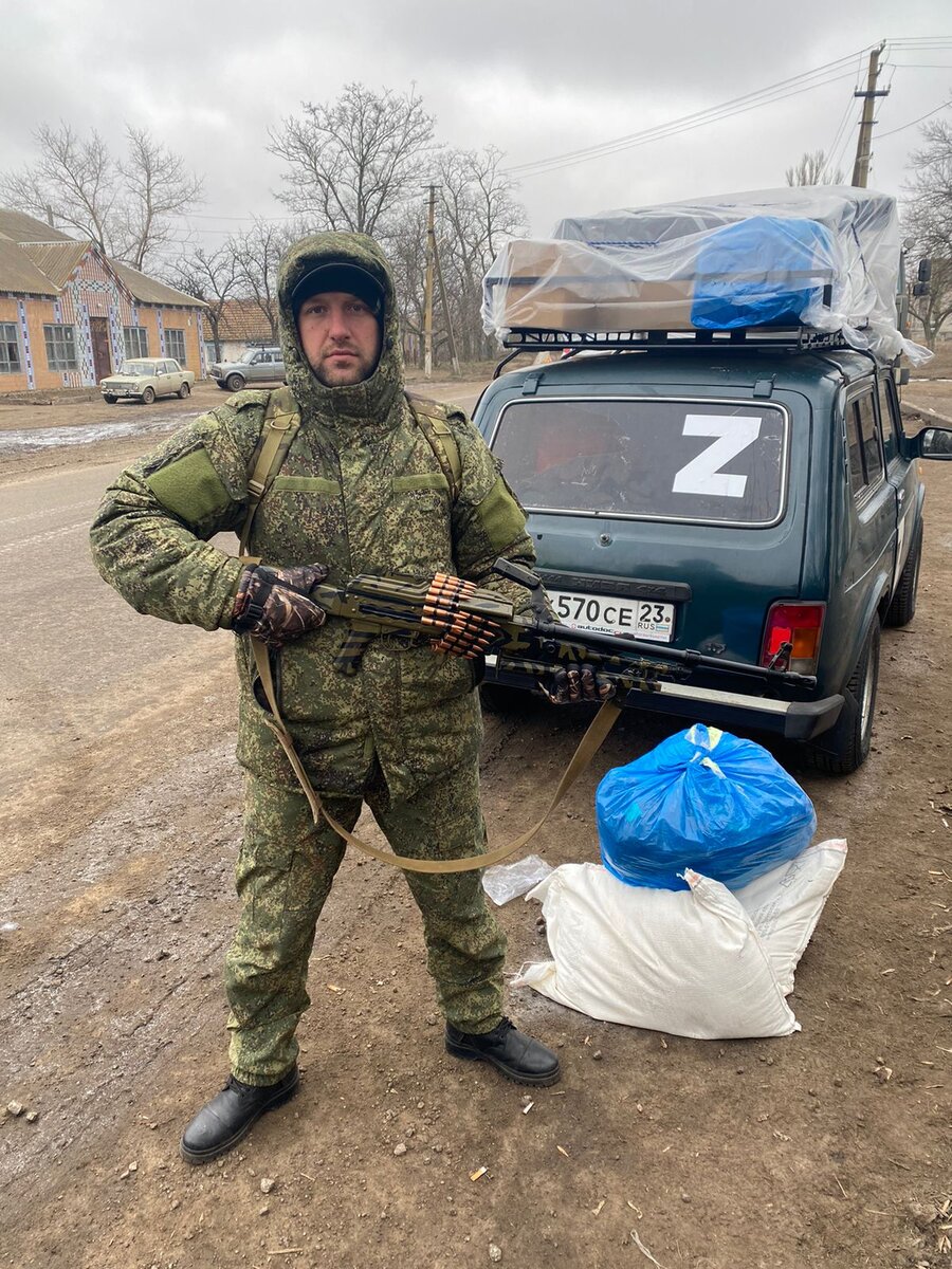 Фото опубликовано с разрешения бойца, а Нива уже погибла от арты,теперь собираем на другую.