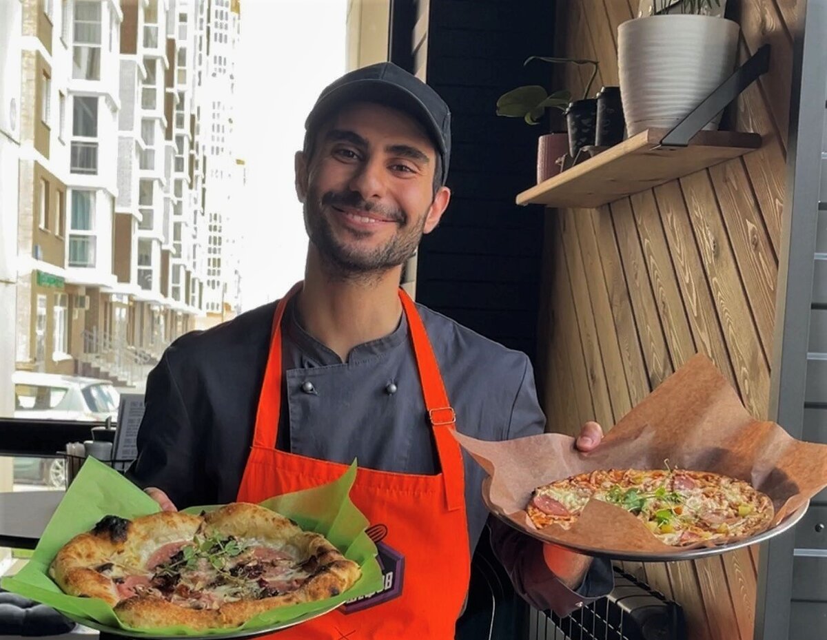 У меня в руках две пиццы, угадаете где пицца за 75 рублей, а где за 560?