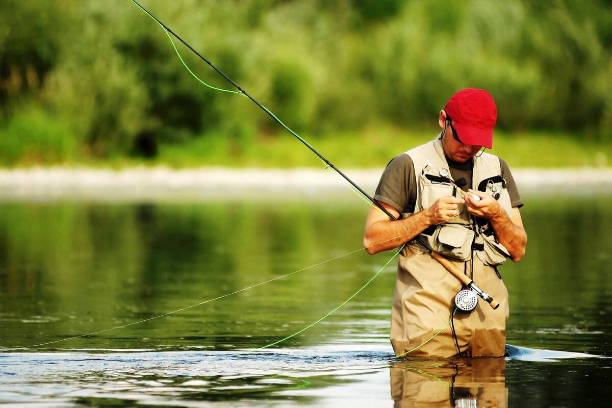 Fishing. Рыбак с удочкой. Мужик с удочкой. Летняя рыбалка. Рыбалка фото.