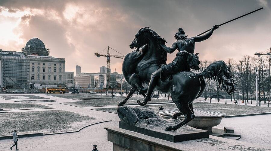    Памятник «Сражающаяся амазонка» в Берлине Фото: Guido from Berlin, по лицензии CC BY-SA 2.0
