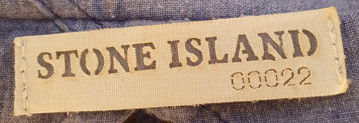 Примеры бирок на одежде Stone Island Serie 100