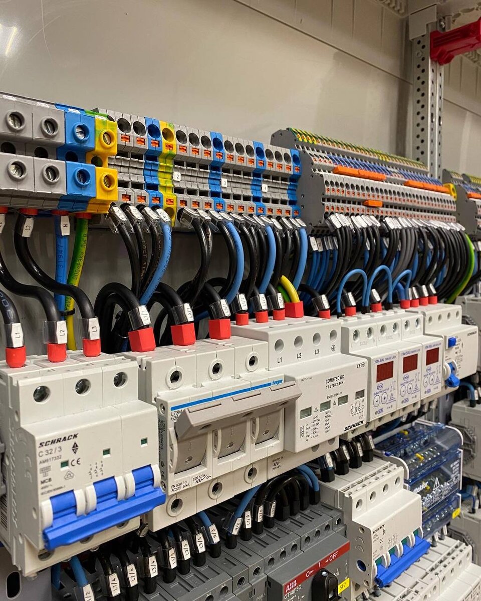 УЗИП в паре с плавкими вставками будет защищать дом от поражения молнией