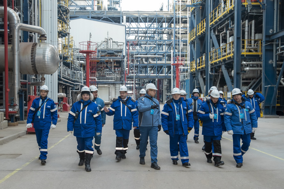 Завод газпромнефть москва. Московский НПЗ Капотня. Капотня завод МНПЗ. МНПЗ Газпромнефть Капотня. Нефтеперерабатывающий завод в Капотне.