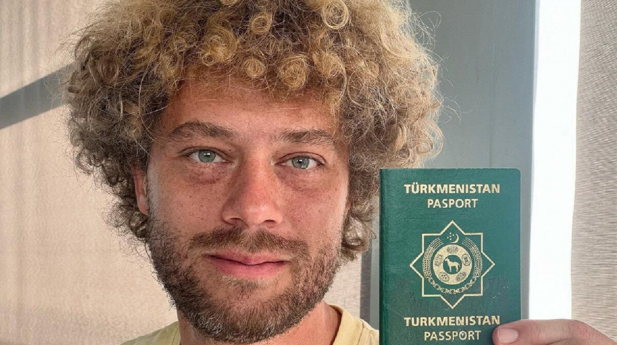 Блогер Варламов сообщил о смене гражданства.