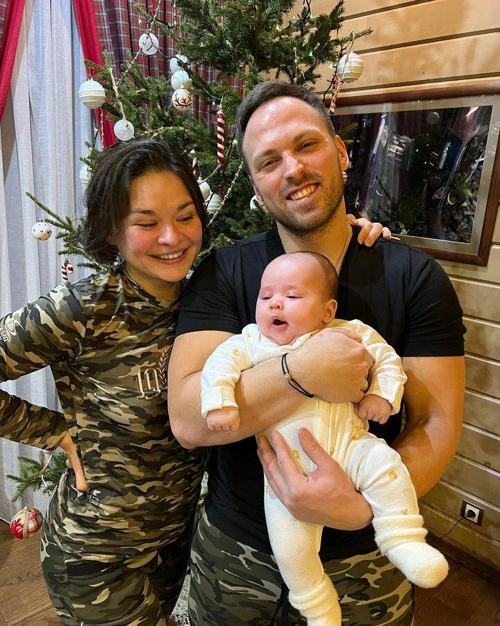    Алексей обожает свою семью