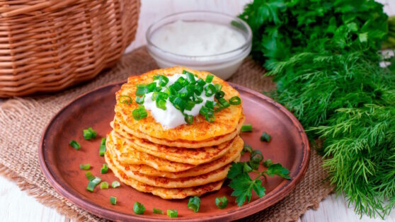    Недорого и вкусно: луковые оладьи с паприкой Ксения Пудовкина