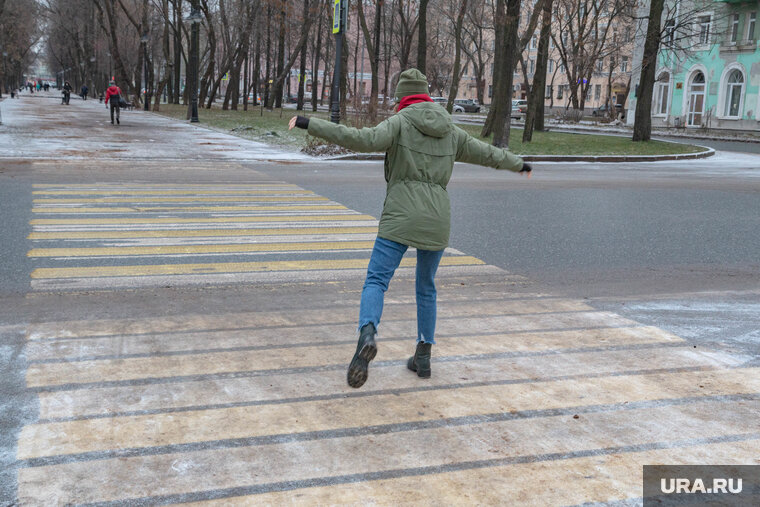    Из-за ледяного дождя и перепадов температур в Челябинске ожидаются гололедные явления